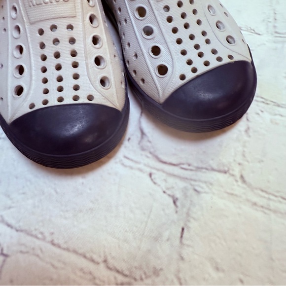 Natives - Picture 5 of 7